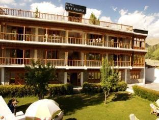 Hotel City Palace Leh Esterno foto
