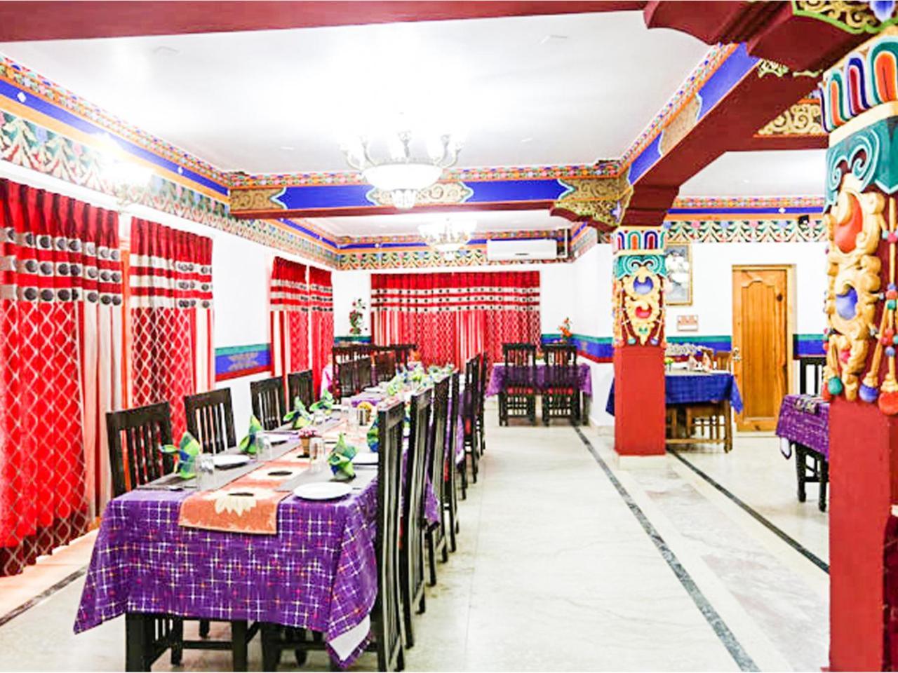 Hotel City Palace Leh Esterno foto