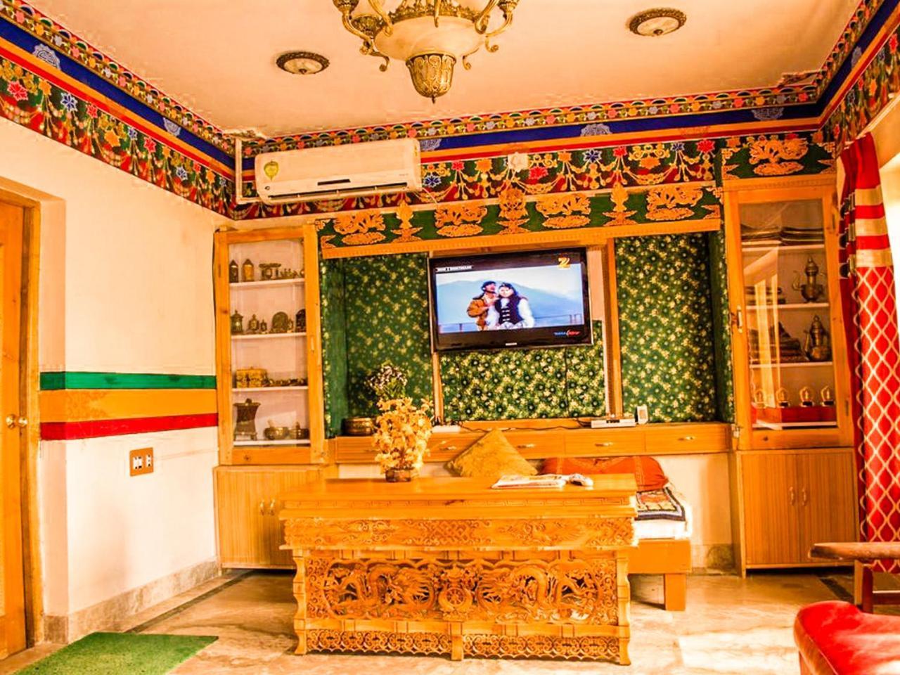 Hotel City Palace Leh Esterno foto