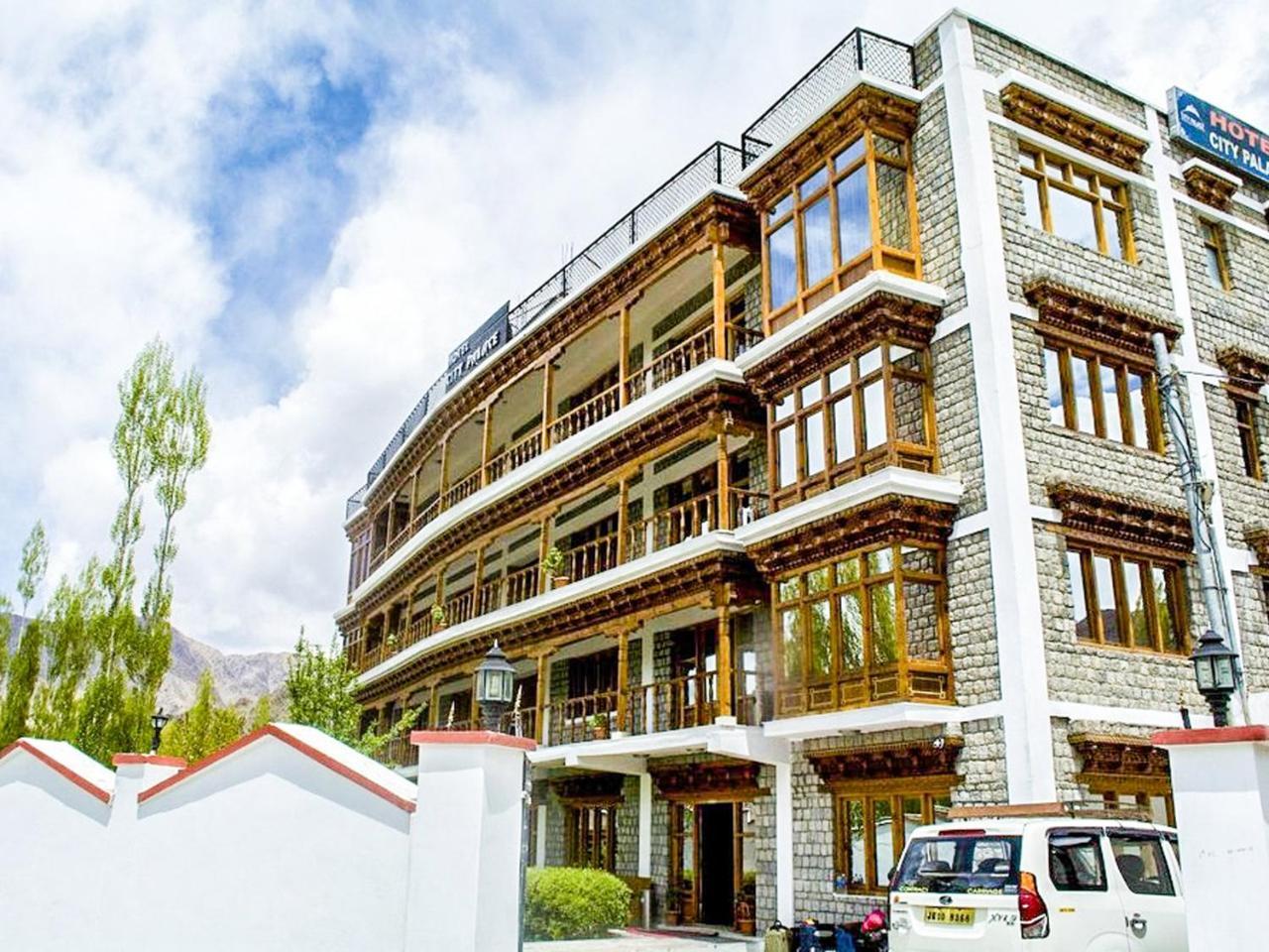 Hotel City Palace Leh Esterno foto