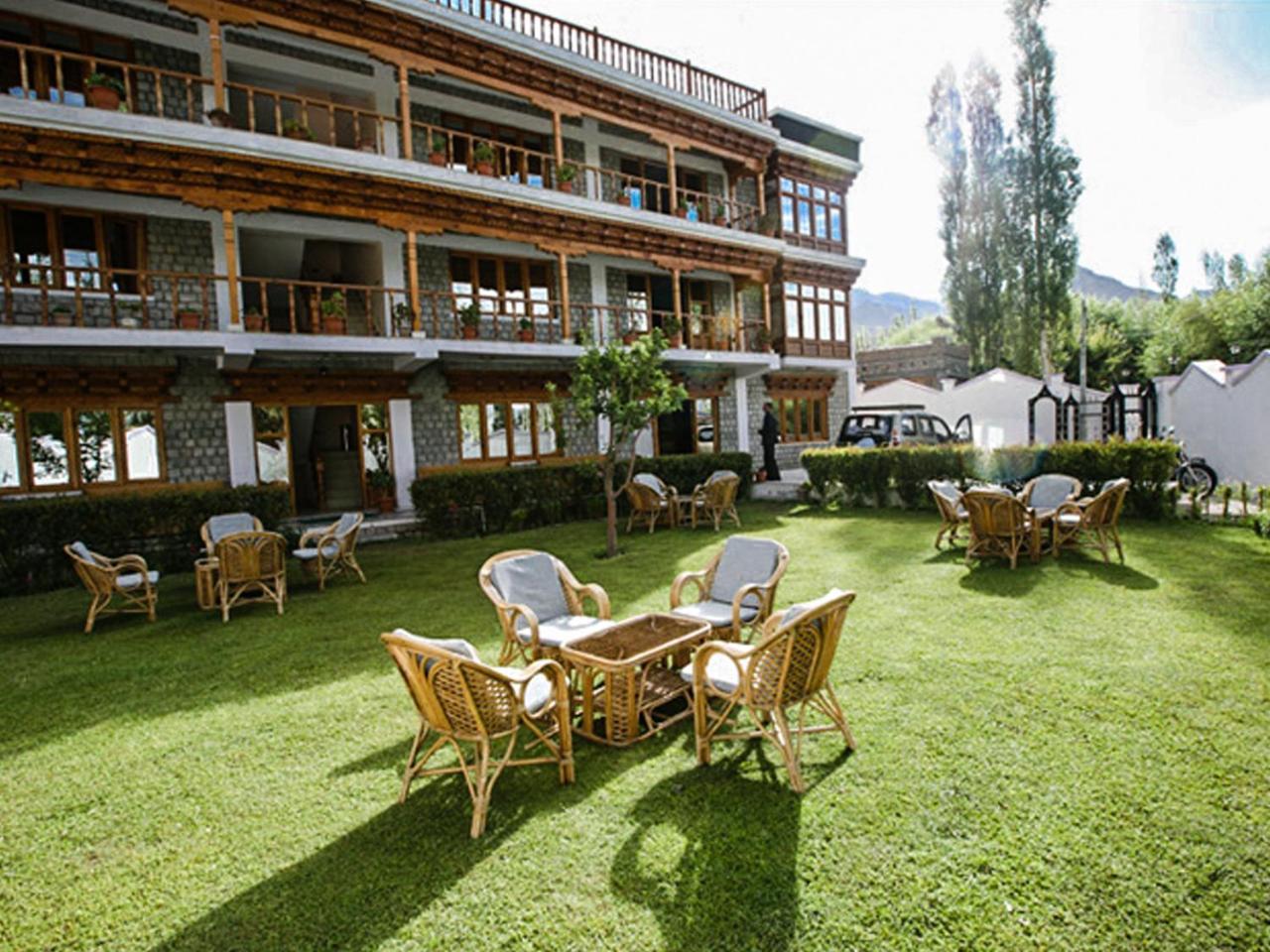 Hotel City Palace Leh Esterno foto